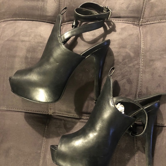 Shoes - Picture 2 of 2